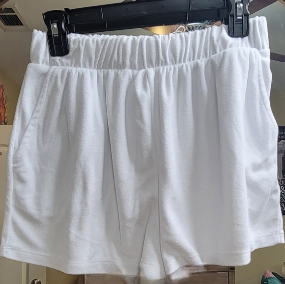 Two piece, button top, stretch shorts with pockets - Picture 3 of 7